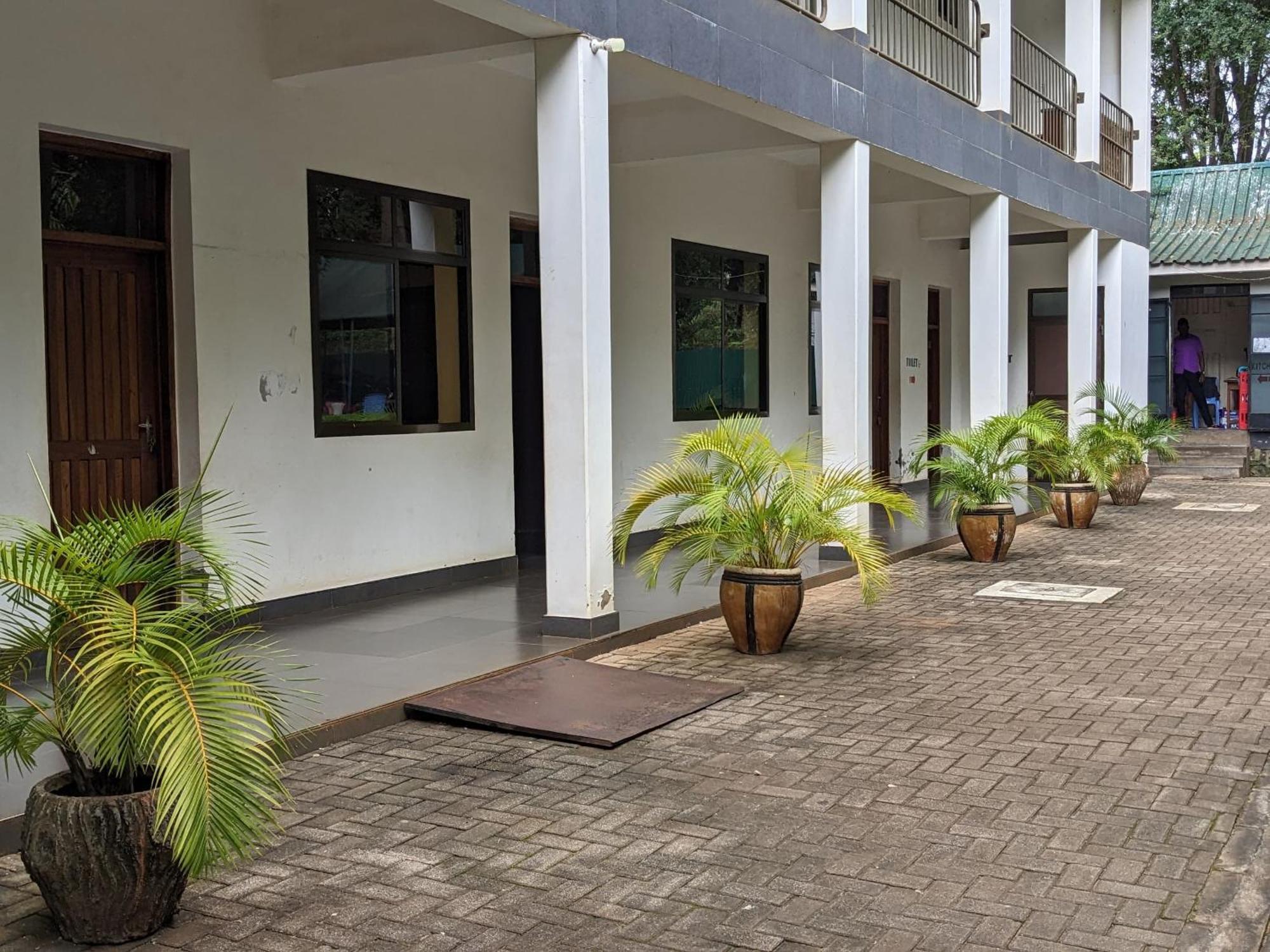 Kili Hub Bed And Breakfast Moshi Exterior photo