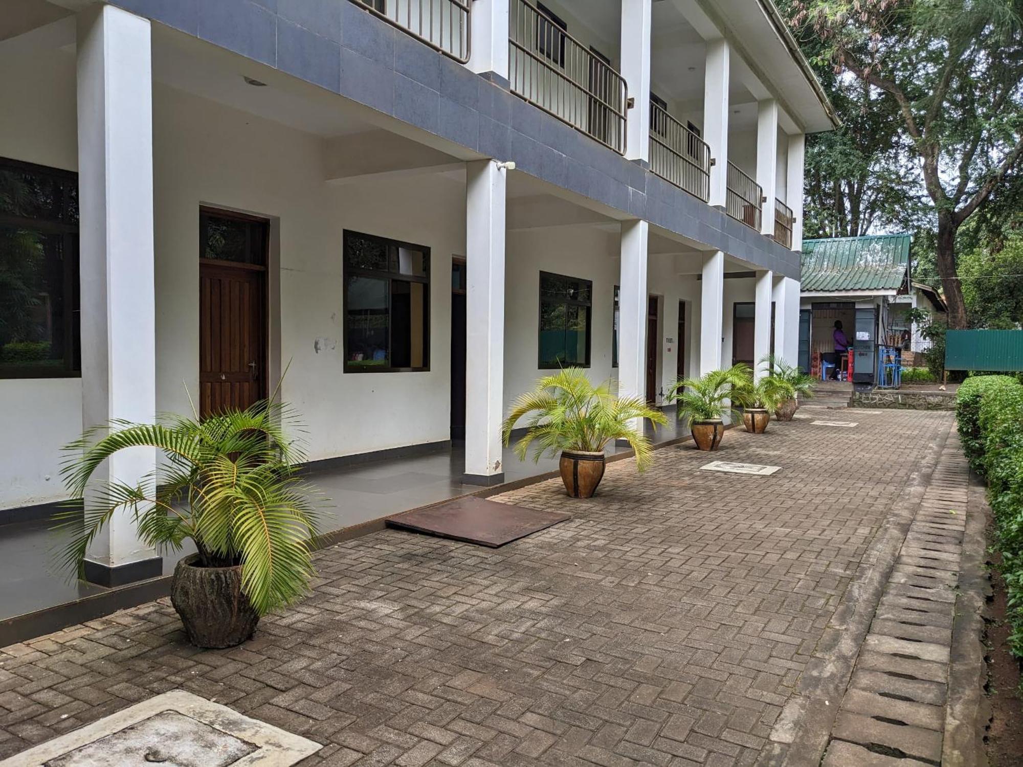 Kili Hub Bed And Breakfast Moshi Exterior photo